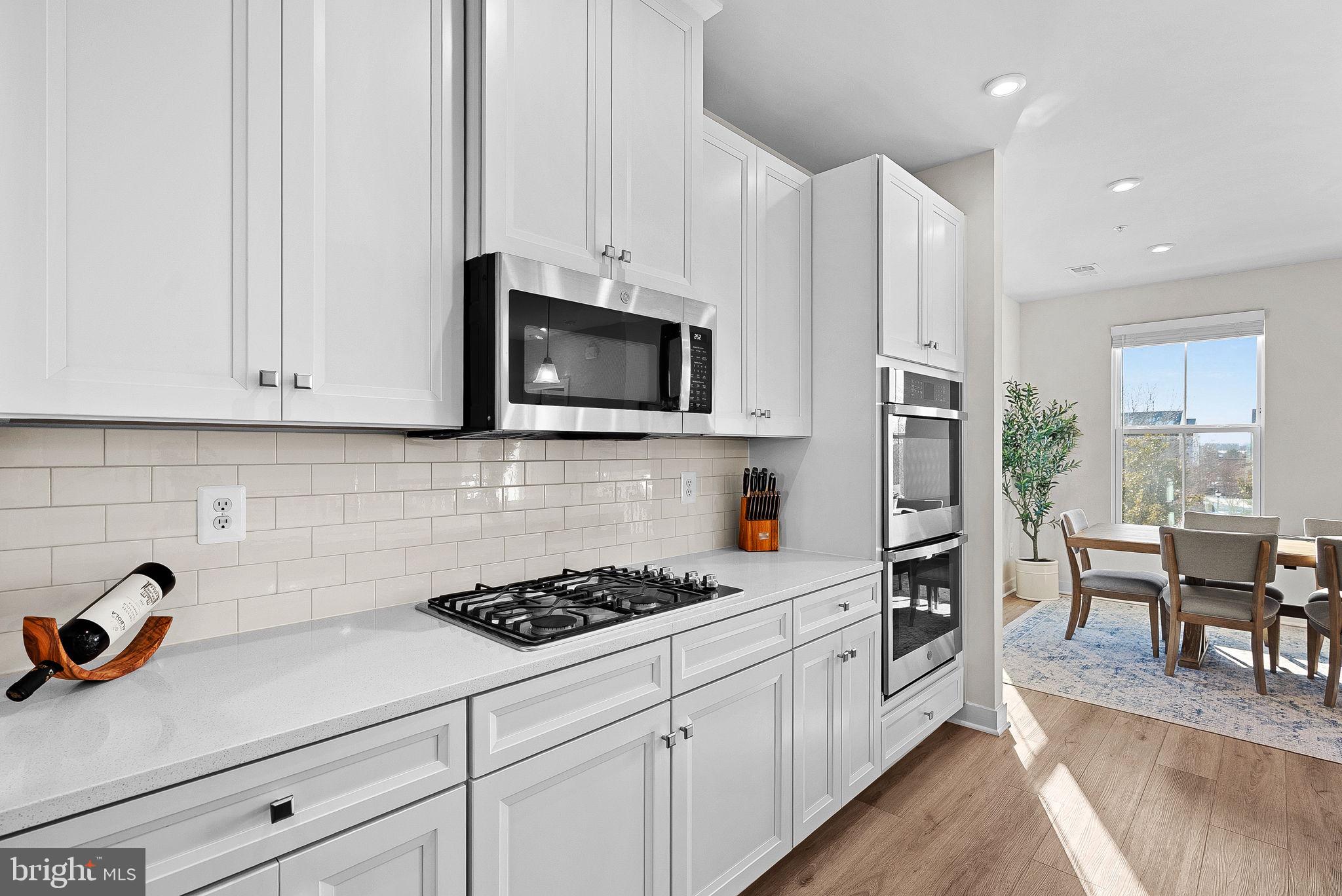 14522 George Carter Way Chantilly, VA 20151 - Photo 10 of 32 Gas Cook Top