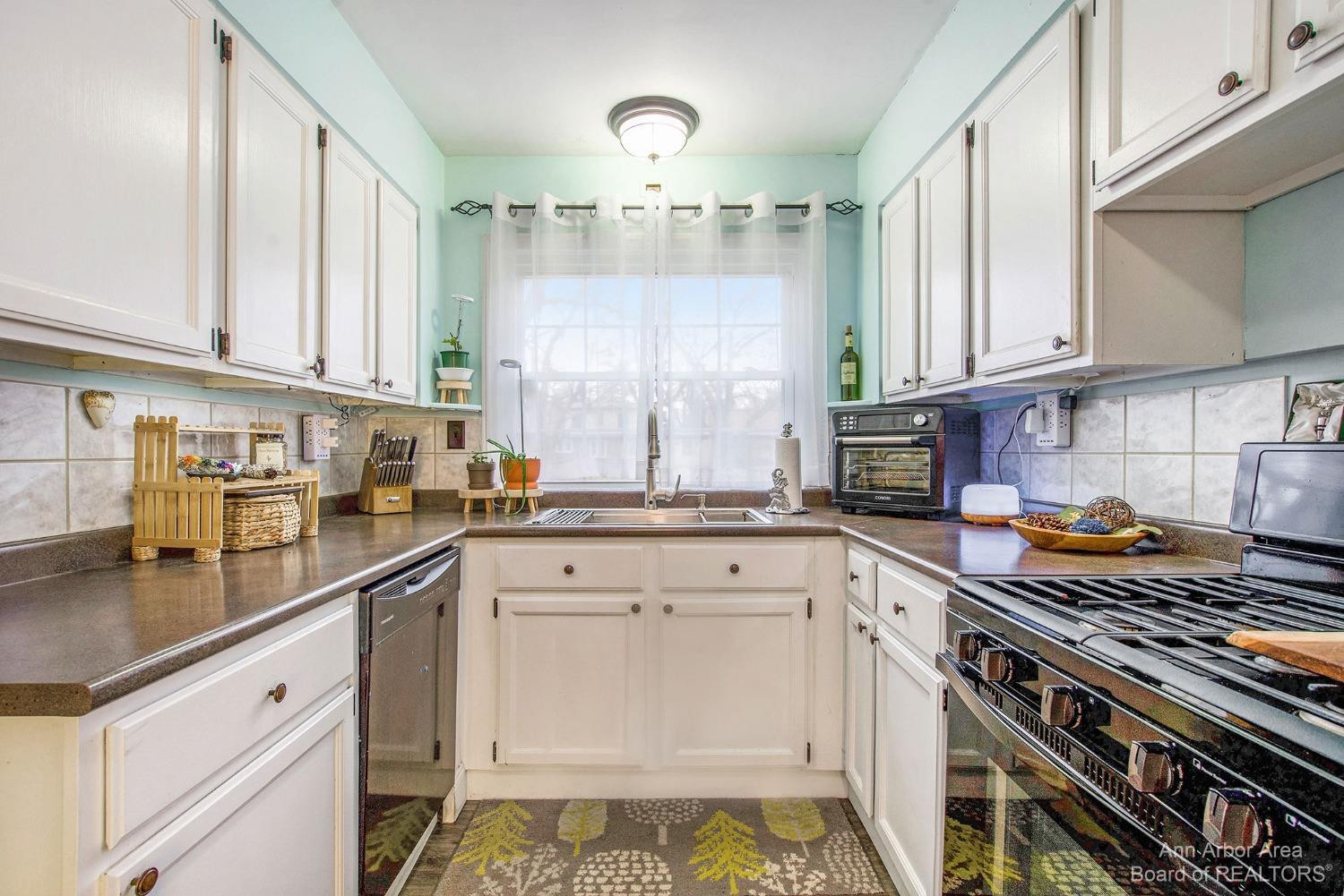 2261 Tayer Road Adrian, MI 49221 - Photo 4 of 25 Photo 4
