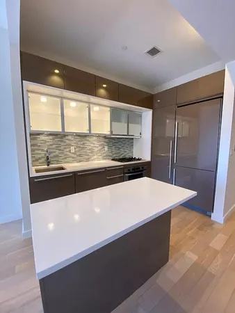 $4,500 | 75 Wall Street, Unit 32E | Financial District