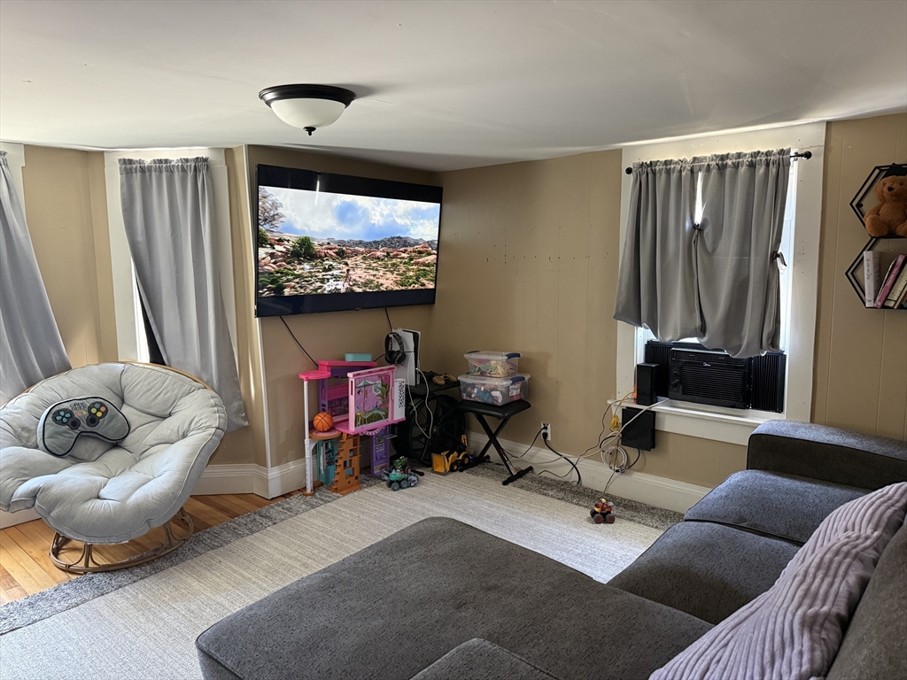 31 Prospect Street, Unit 2L Webster, MA 01570 - Photo 4 of 8