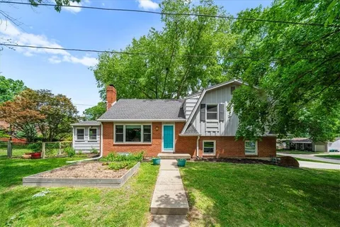 $425,000 | 6221 Delmar Street, Fairway, KS 66205