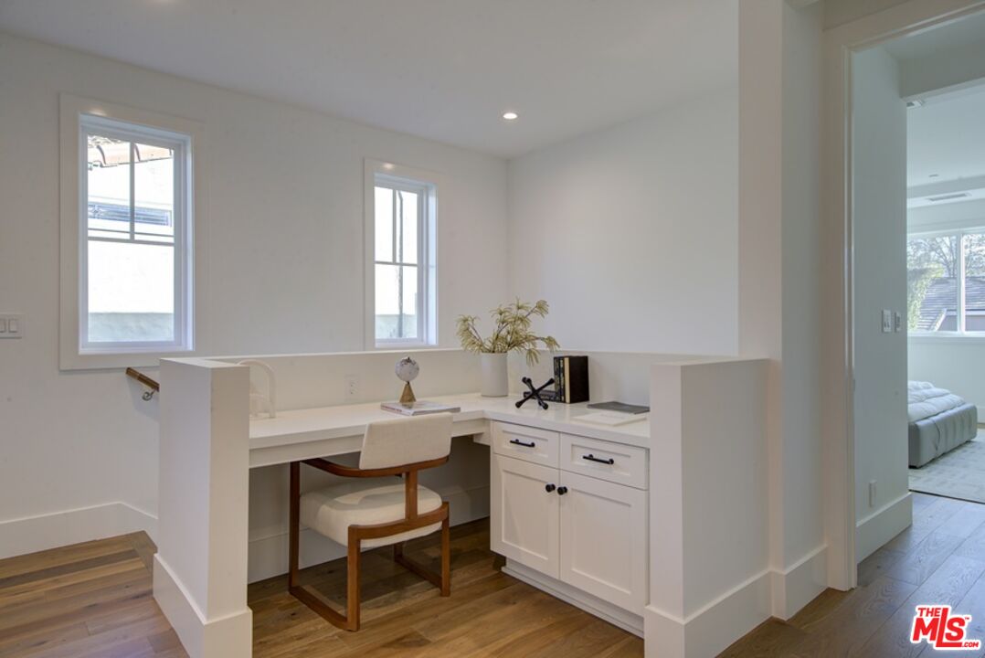 10810 Valley Spring Lane Studio City, CA 91602 - Photo 20 of 36 a kitchen that has a sink a chair and a table in it