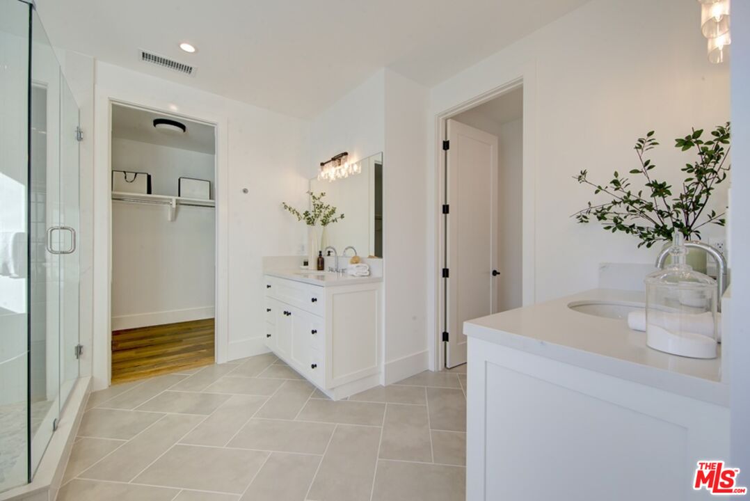 10810 Valley Spring Lane Studio City, CA 91602 - Photo 31 of 36 a bathroom with a sink and mirror