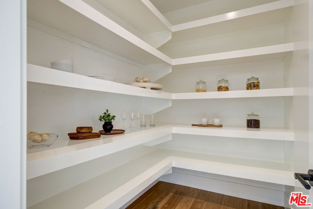 10810 Valley Spring Lane Studio City, CA 91602 - Photo 8 of 36