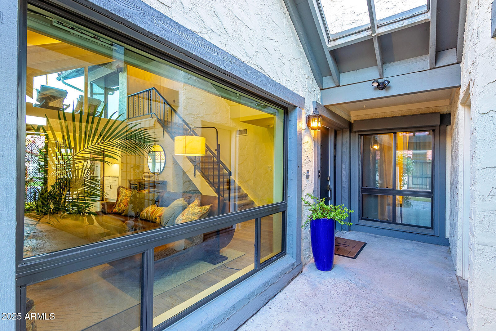 5822 North Scottsdale Road Paradise Valley, AZ 85253 - Photo 3 of 32 a view of an entryway