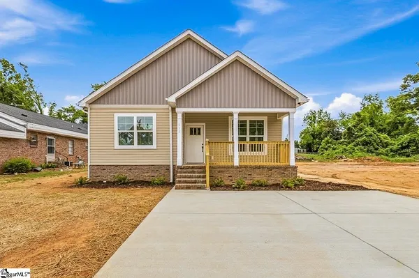 $350,000 | 215 Durst Avenue West, Greenwood, SC 29649