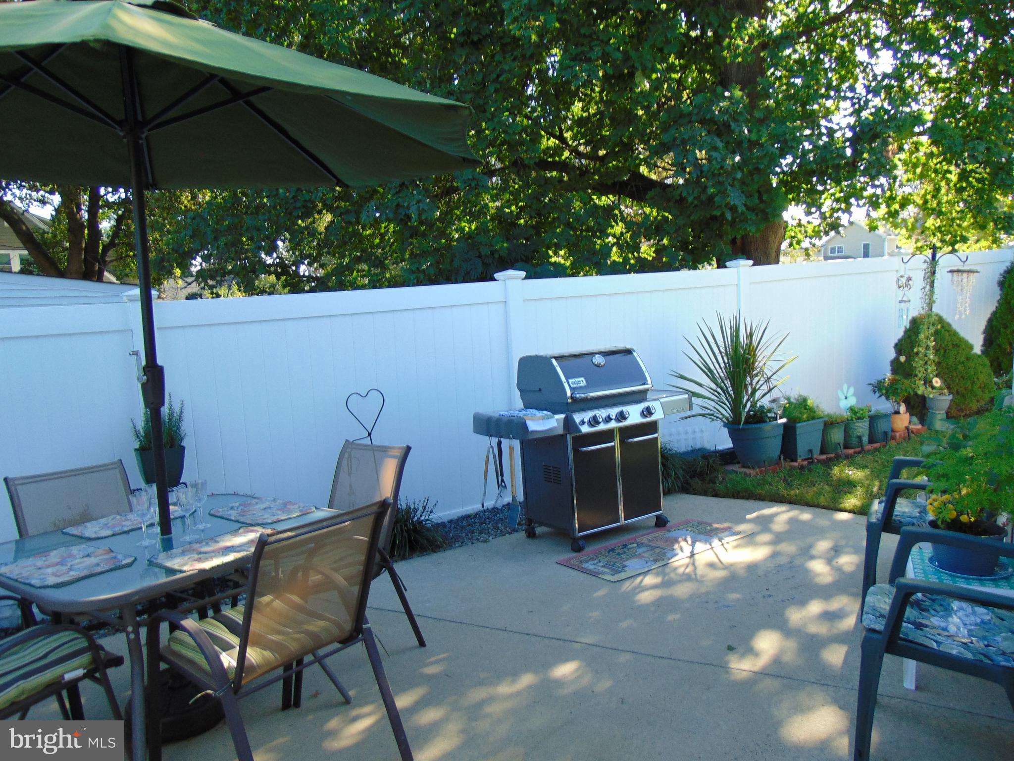 21 Cleft Rock Road Levittown, PA 19057 - Photo 15 of 54 Weber Grill Included if Buyer !would like it