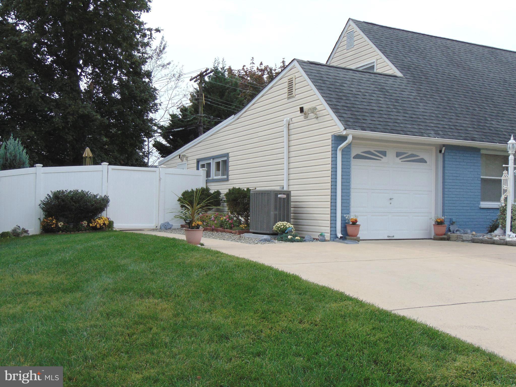 21 Cleft Rock Road Levittown, PA 19057 - Photo 4 of 54