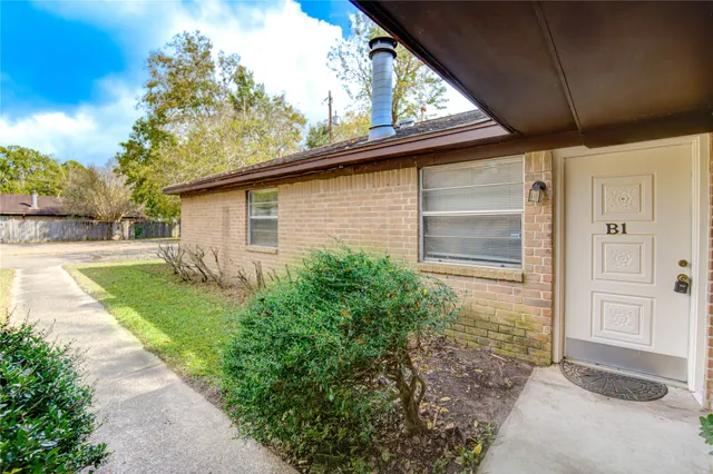 $1,500 | 212 Quaker Drive, Unit B1, Friendswood, TX 77546