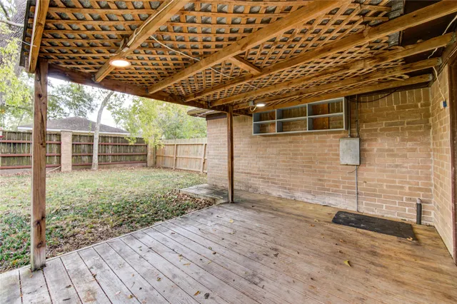 $1,500 | 212 Quaker Drive, Unit B1, Friendswood, TX 77546