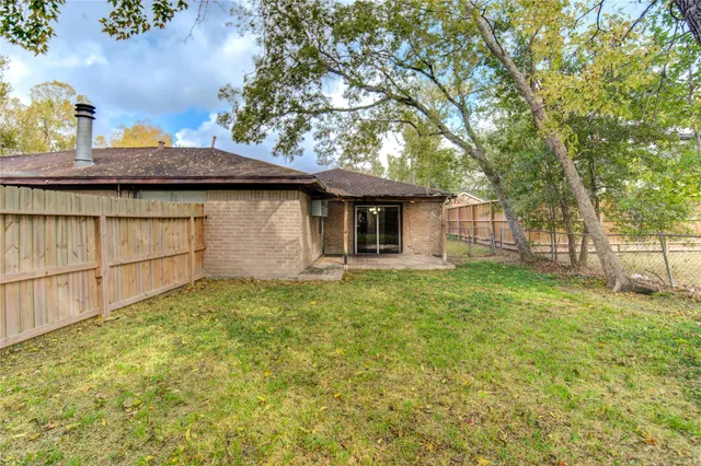 $1,500 | 212 Quaker Drive, Unit B1, Friendswood, TX 77546