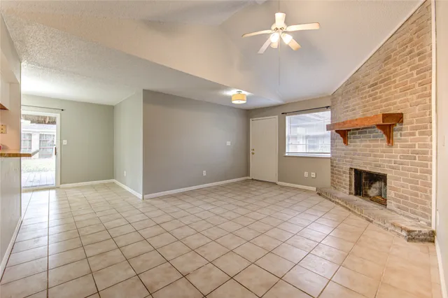 $1,500 | 212 Quaker Drive, Unit B1, Friendswood, TX 77546