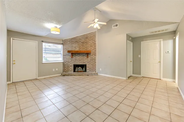 $1,500 | 212 Quaker Drive, Unit B1, Friendswood, TX 77546