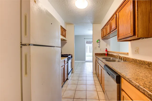 $1,500 | 212 Quaker Drive, Unit B1, Friendswood, TX 77546