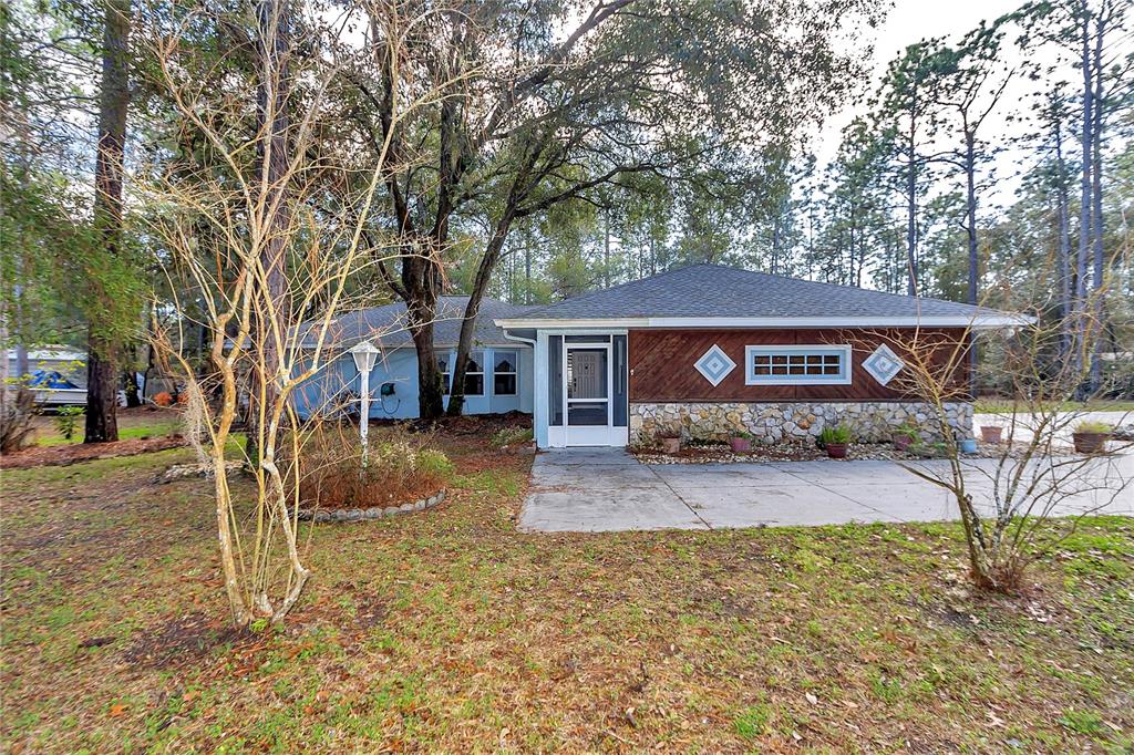 18012 Southwest 68th Loop Dunnellon, FL 34432 - Photo 4 of 60 front view of a house with a yard