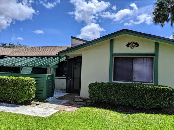 $3,100 | 460 Lakeview Drive, Unit 4, Weston, FL 33326