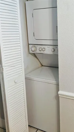 $3,100 | 460 Lakeview Drive, Unit 4, Weston, FL 33326