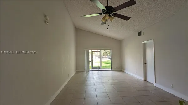 $3,100 | 460 Lakeview Drive, Unit 4, Weston, FL 33326