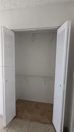 $3,100 | 460 Lakeview Drive, Unit 4, Weston, FL 33326