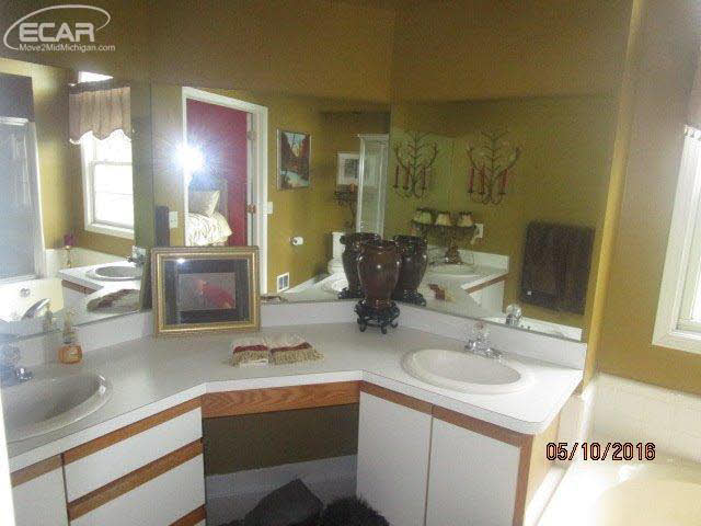 19107 Hickory Ridge Road Fenton, MI 48430 - Photo 23 of 24 21145126-22.JPG