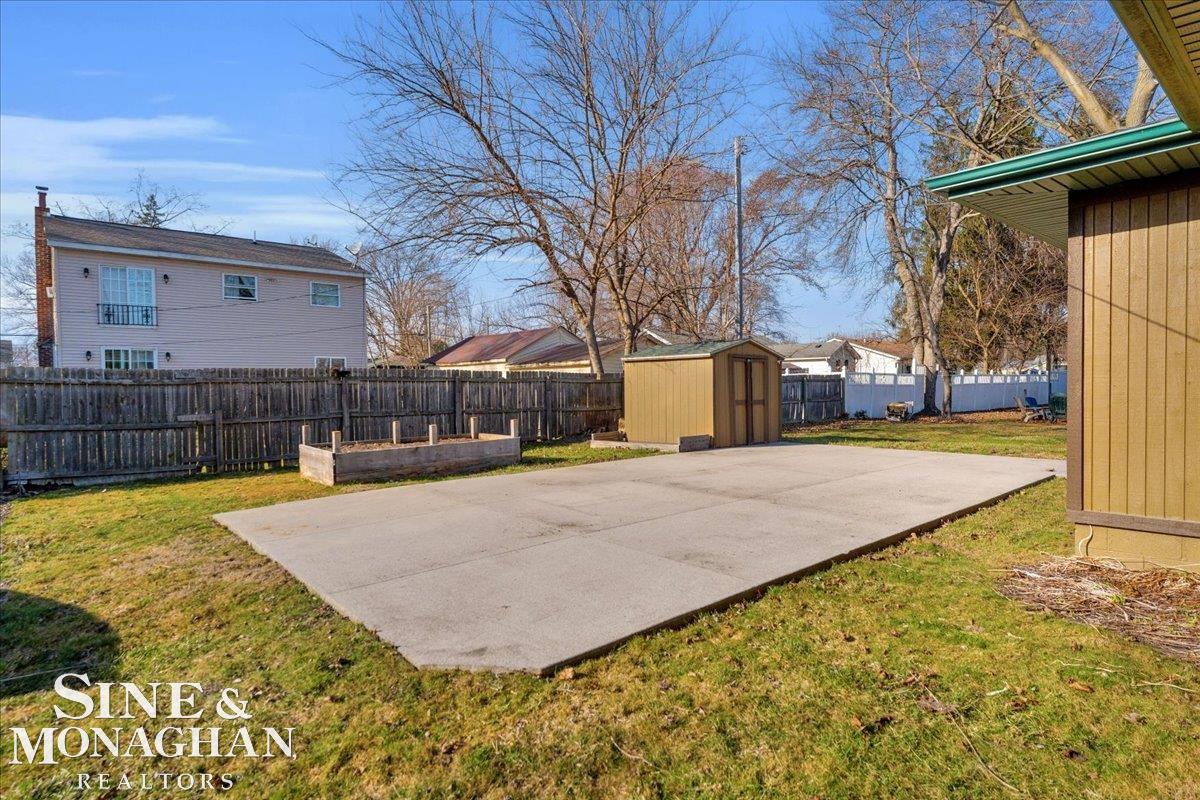 422 Edgewater Avenue Algonac, MI 48001 - Photo 22 of 29 50169318-a753d416-3c4a-402b-8804-a2bcded576aa.JPG