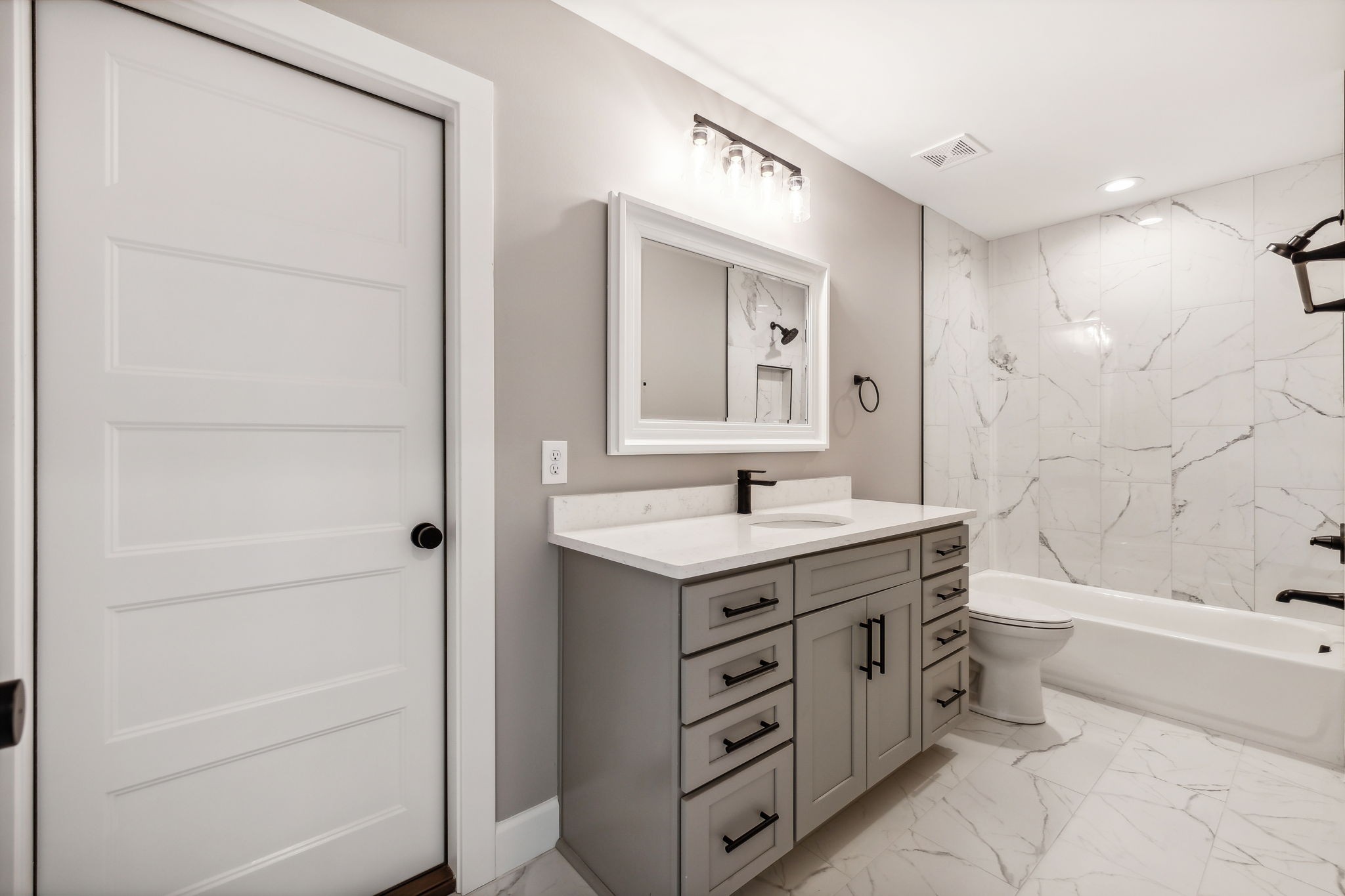 2720 Carousel Drive Murfreesboro, TN 37128 - Photo 33 of 53 upstairs bedroom #1 attached bathroom