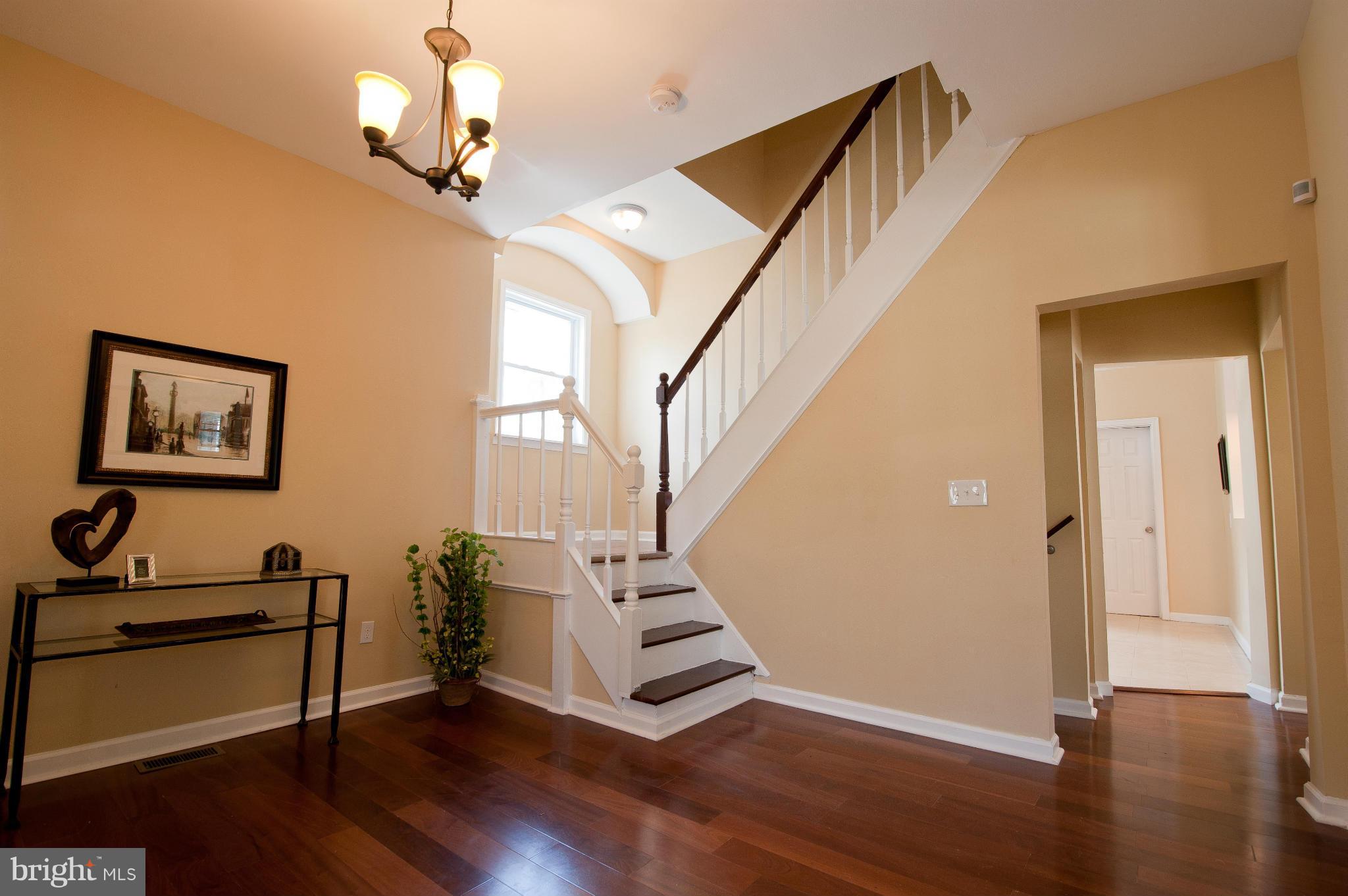 3817 Chatham Road Baltimore, MD 21215 - Photo 2 of 25 Large Foyer