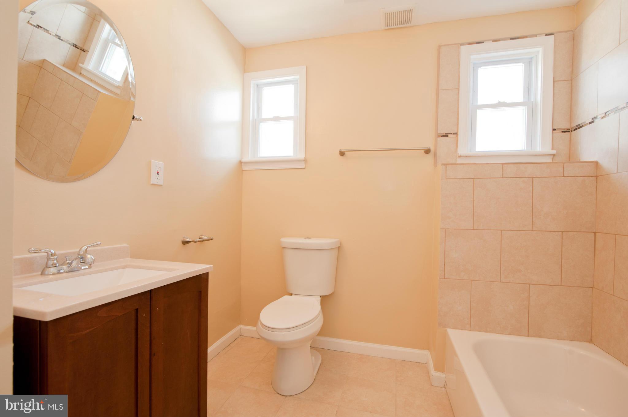 3817 Chatham Road Baltimore, MD 21215 - Photo 14 of 25 Bath