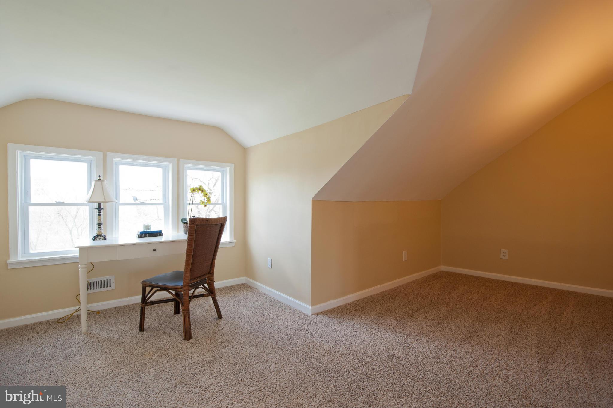 3817 Chatham Road Baltimore, MD 21215 - Photo 15 of 25 Desk-Office Area
