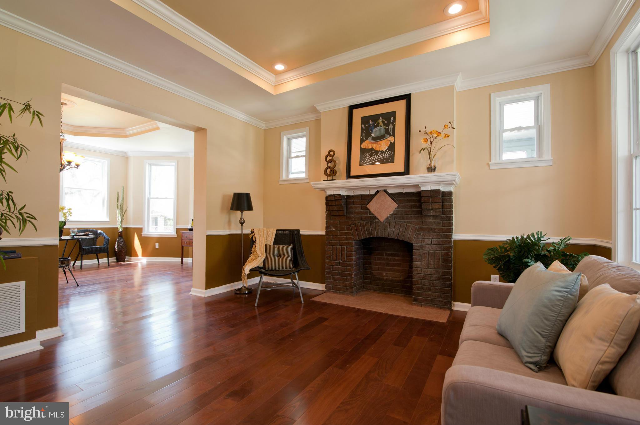 3817 Chatham Road Baltimore, MD 21215 - Photo 3 of 25 Living Room