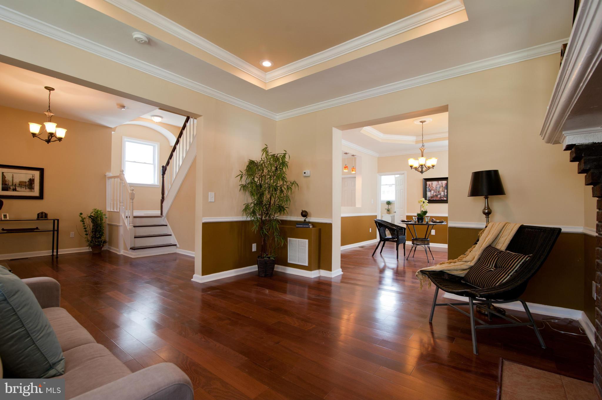 3817 Chatham Road Baltimore, MD 21215 - Photo 4 of 25 Living Room