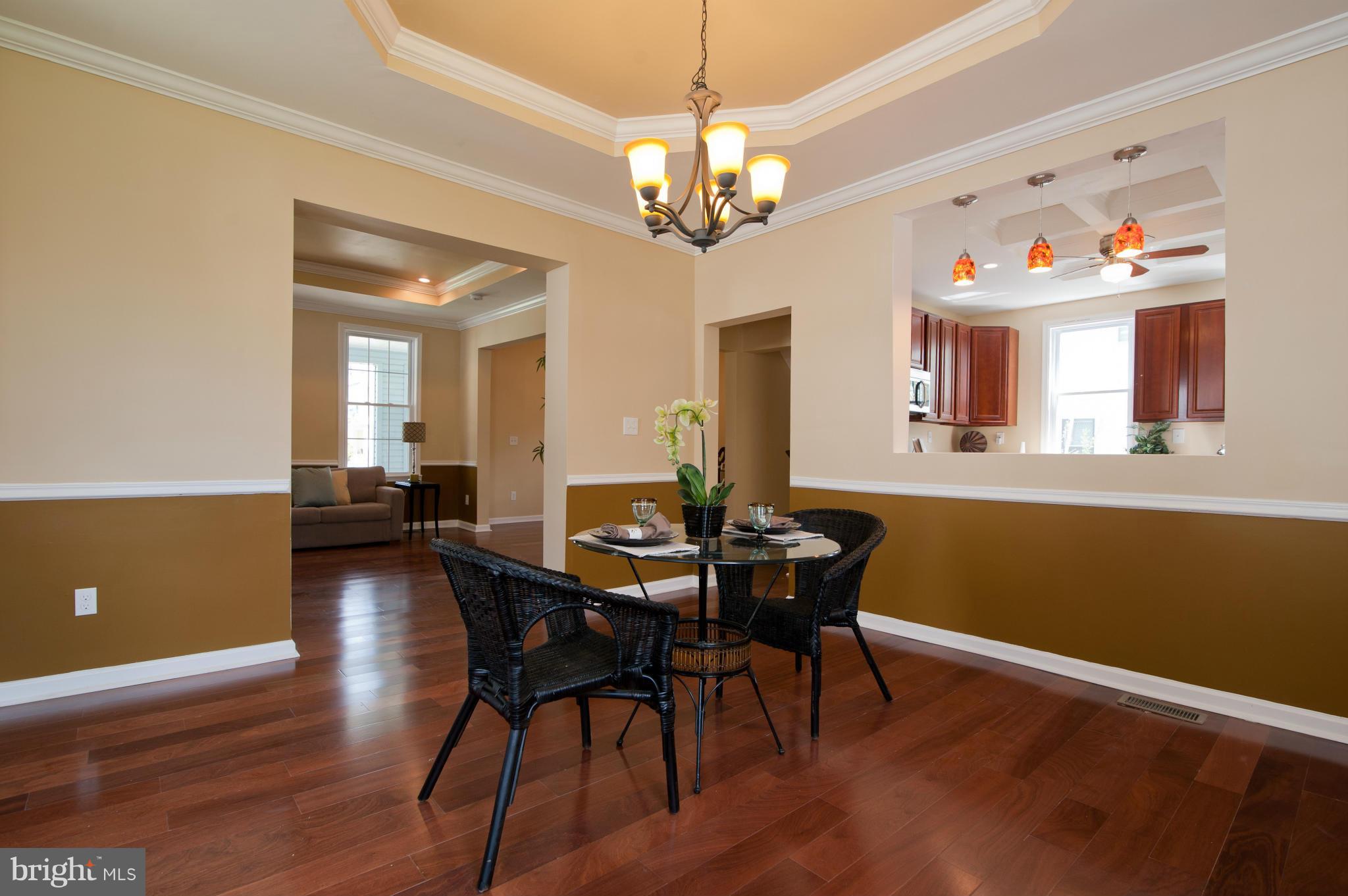3817 Chatham Road Baltimore, MD 21215 - Photo 7 of 25 Chair Molding