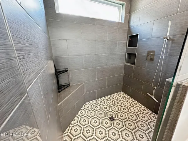 $565,000 | 276 Lochmere Drive, Morristown, TN 37814