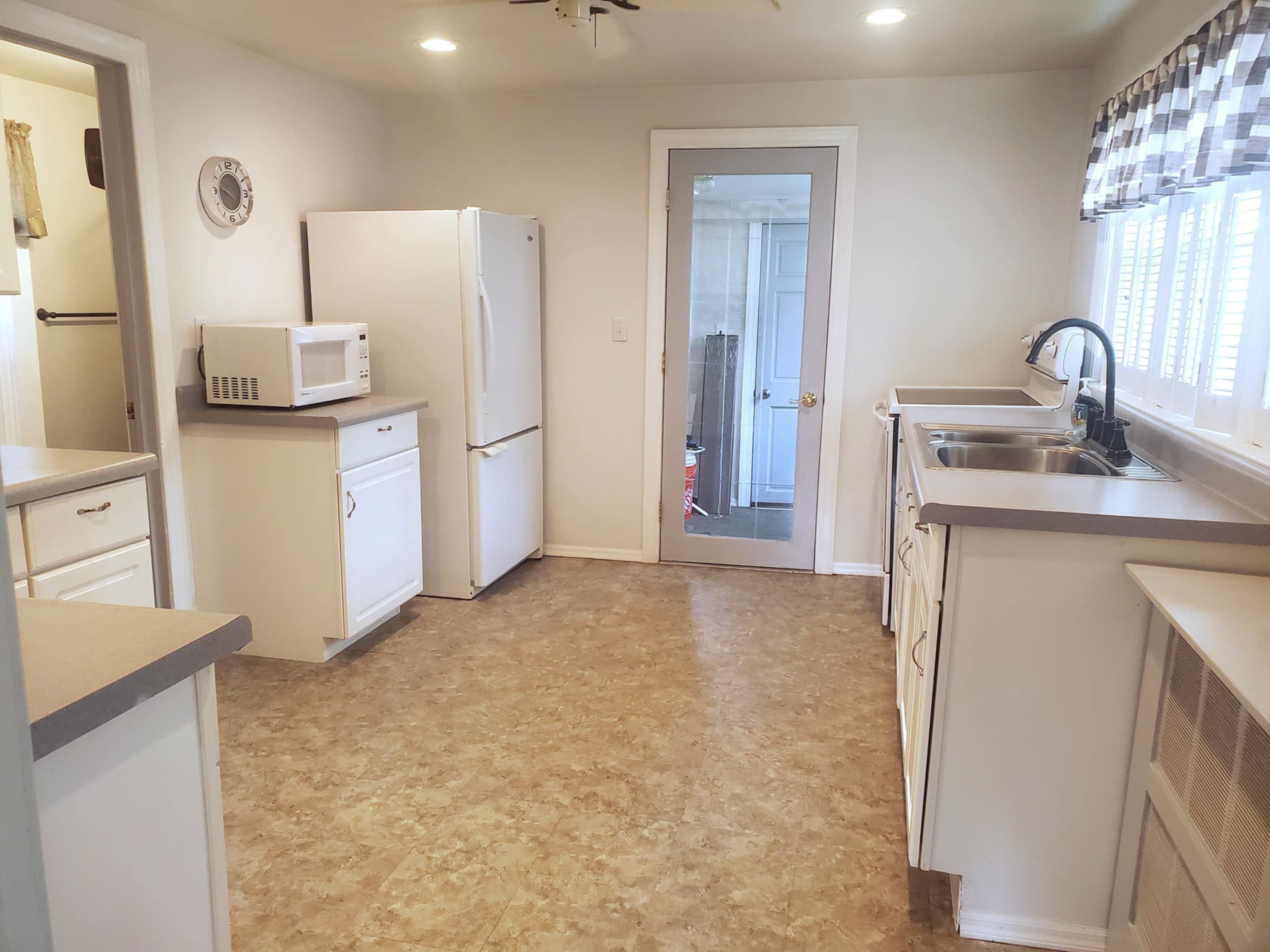 262 North Wisconsin Street Berlin, WI 54923 - Photo 3 of 30