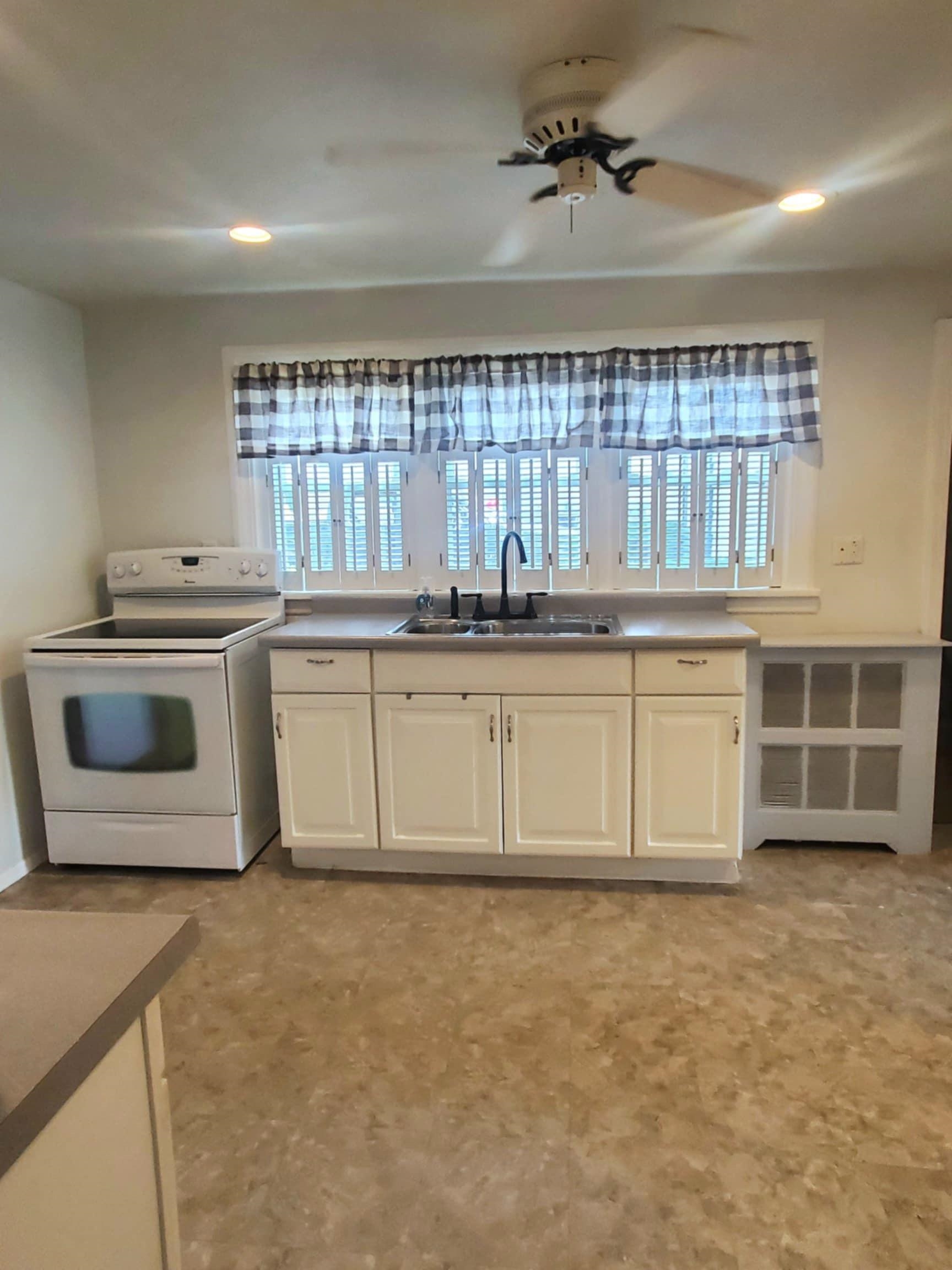 262 North Wisconsin Street Berlin, WI 54923 - Photo 4 of 30