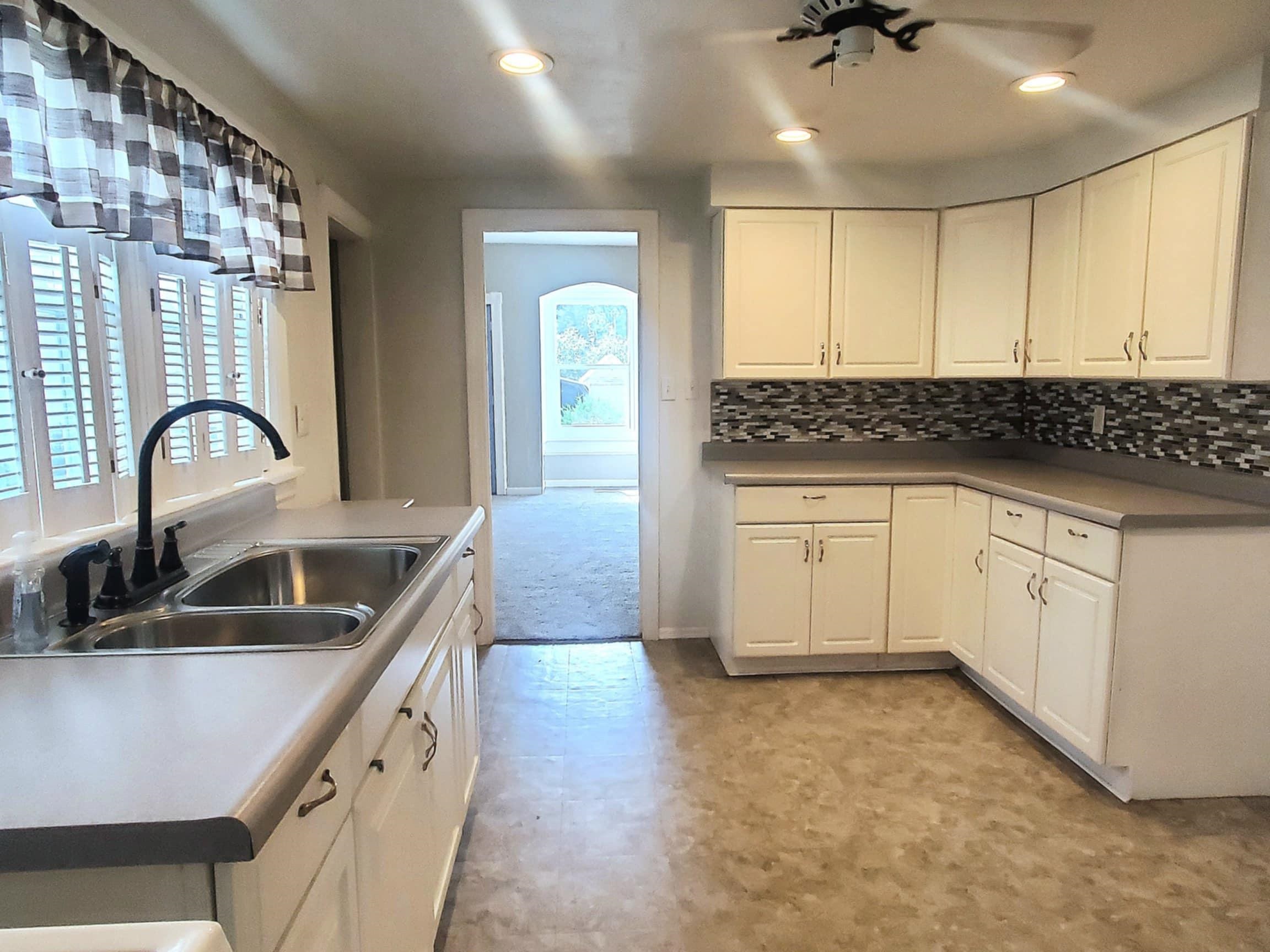 262 North Wisconsin Street Berlin, WI 54923 - Photo 5 of 30