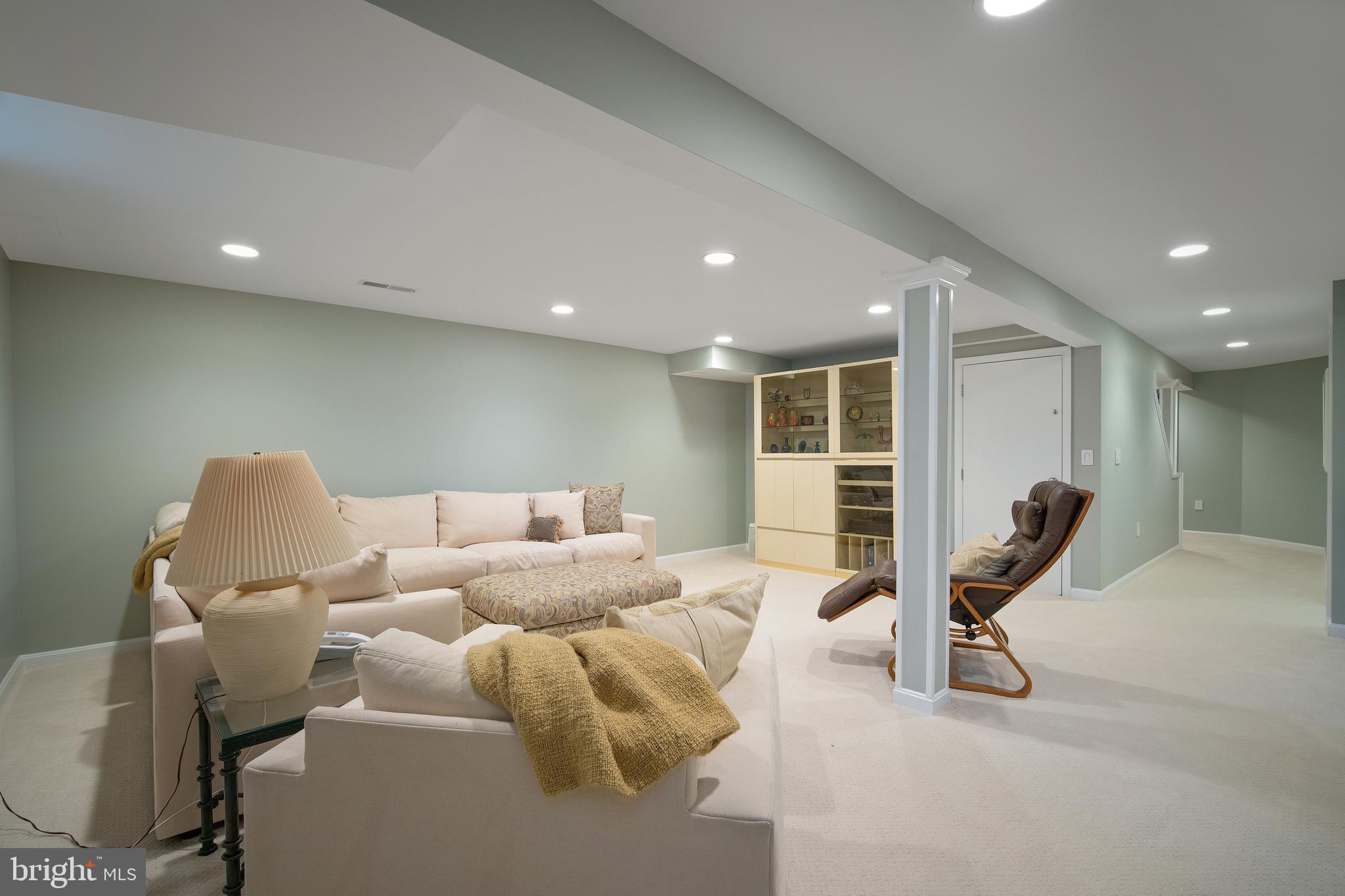 10905 Old Coach Road Potomac, MD 20854 - Photo 33 of 50