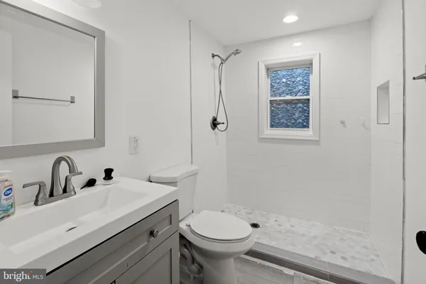 $2,650 | 7922 Babikow Road, Rosedale, MD 21237