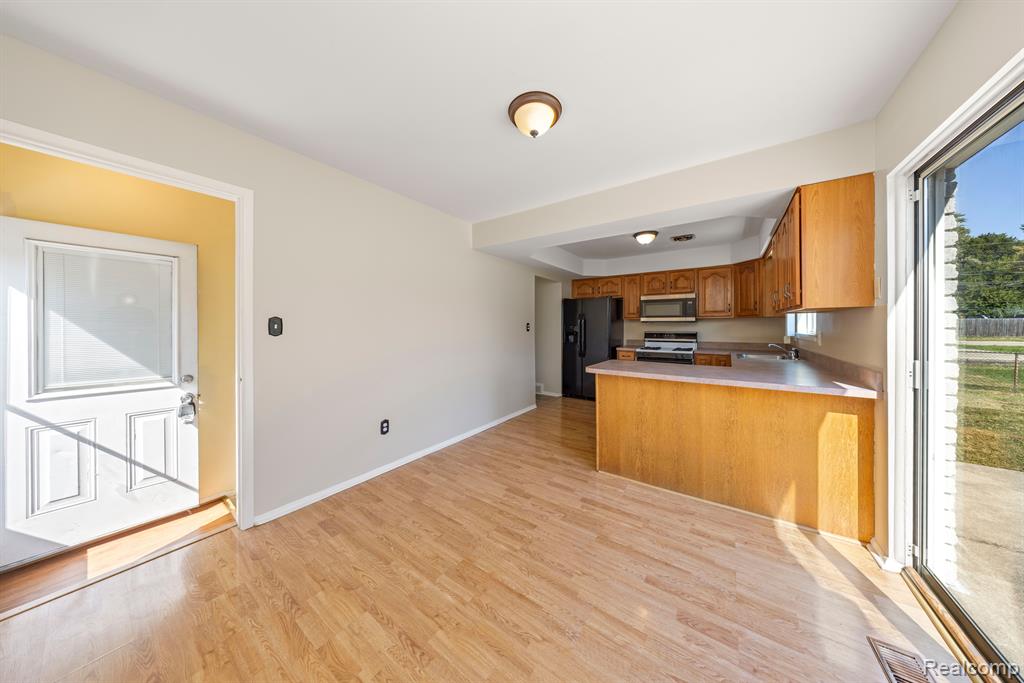 32376 Ryan Road Warren, MI 48092 - Photo 10 of 33 Gallery Image 10