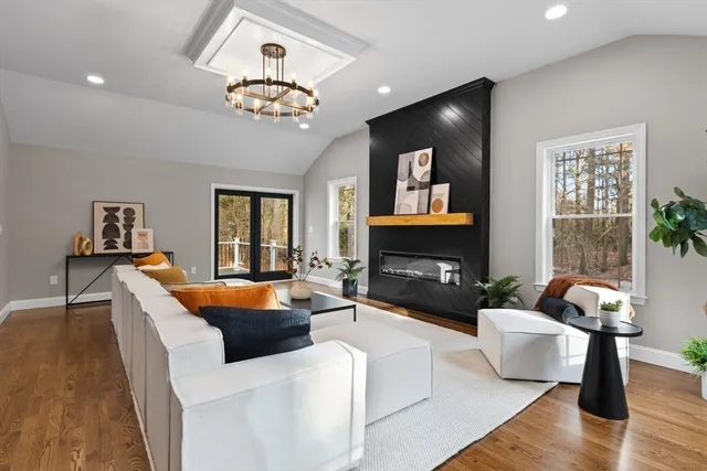 $1,685,000 | 12 Brookside Lane, Norfolk, MA 02056