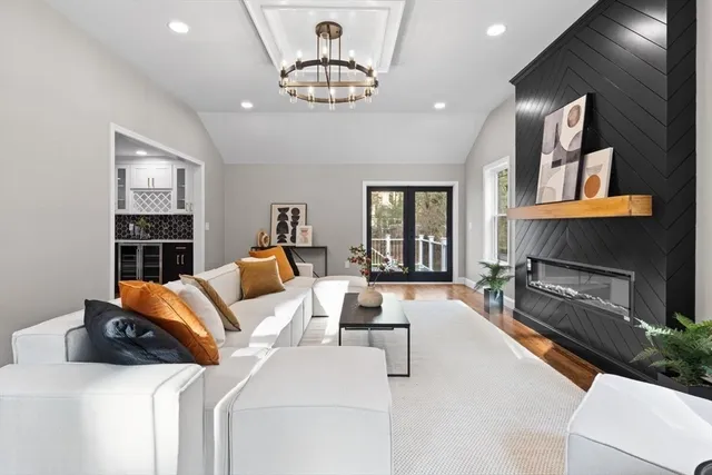 $1,685,000 | 12 Brookside Lane, Norfolk, MA 02056