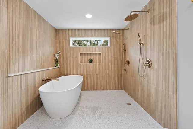 $1,685,000 | 12 Brookside Lane, Norfolk, MA 02056