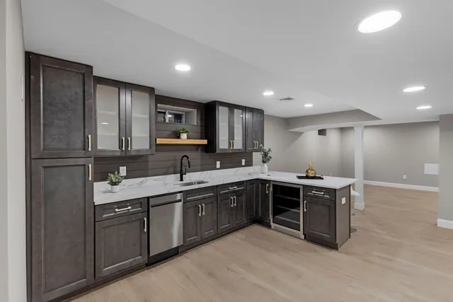 $1,685,000 | 12 Brookside Lane, Norfolk, MA 02056