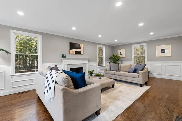 $1,685,000 | 12 Brookside Lane, Norfolk, MA 02056