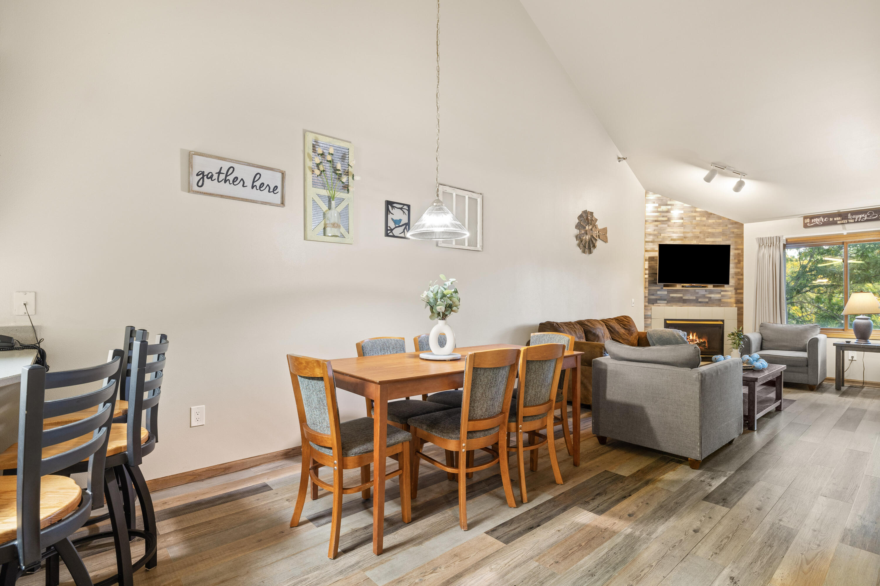 111 Center Street, Unit 459 Lake Geneva, WI 53147 - Photo 5 of 19 4-07