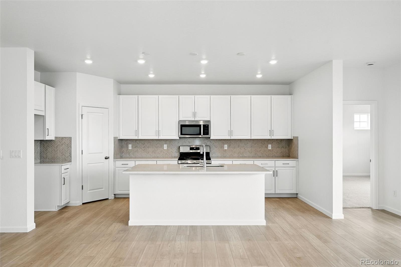 39732 Penn Road Elizabeth, CO 80107 - Photo 9 of 34 Gallery Image 9