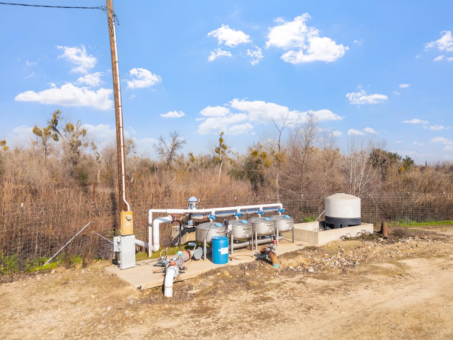 15726 Allen Road Snelling, CA 95369 - Photo 9 of 16 a view of a terrace with a bench and a roof