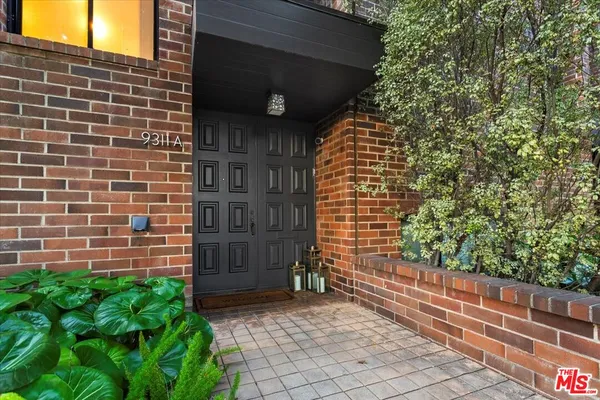 $10,995 | 9311 Burton Way, Unit A, Beverly Hills, CA 90210