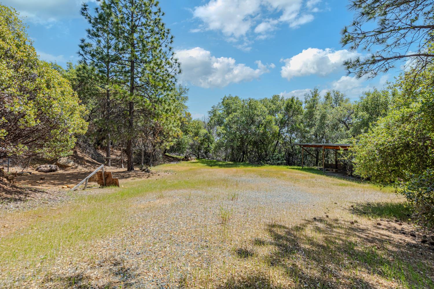 3120 Iron Mine Road Auburn, CA 95602 - Photo 19 of 38 a view of a yard with wooden fence