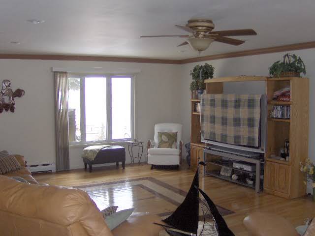 4886 Lakeshore Road Deckerville, MI 48427 - Photo 6 of 12 31117149-5.JPG